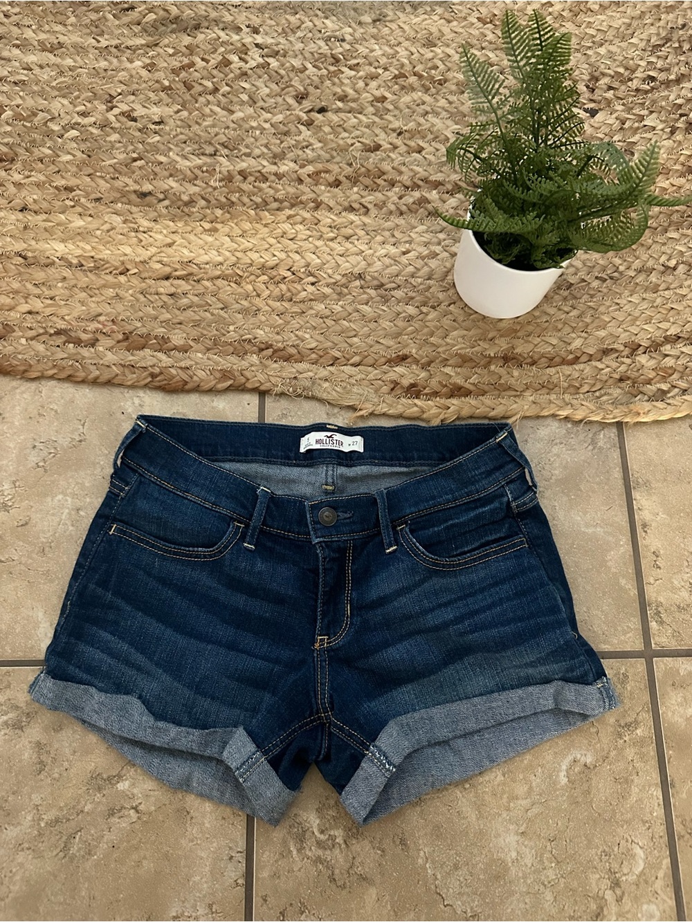 HOLLISTER CUFF SHORTS